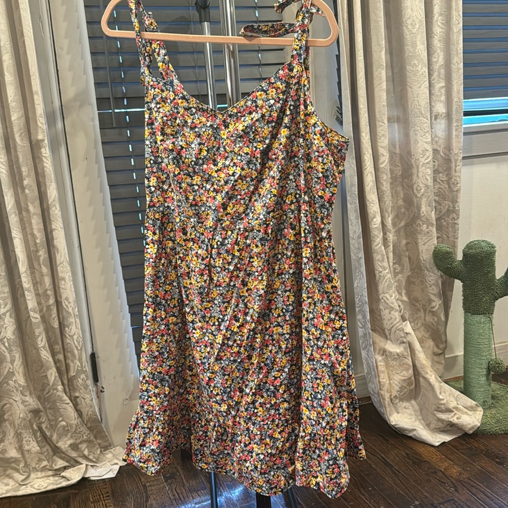Old navy cami dress.   With tie straps.  Barely worn